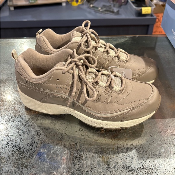 Easy Spirit - Picture 2 of 5